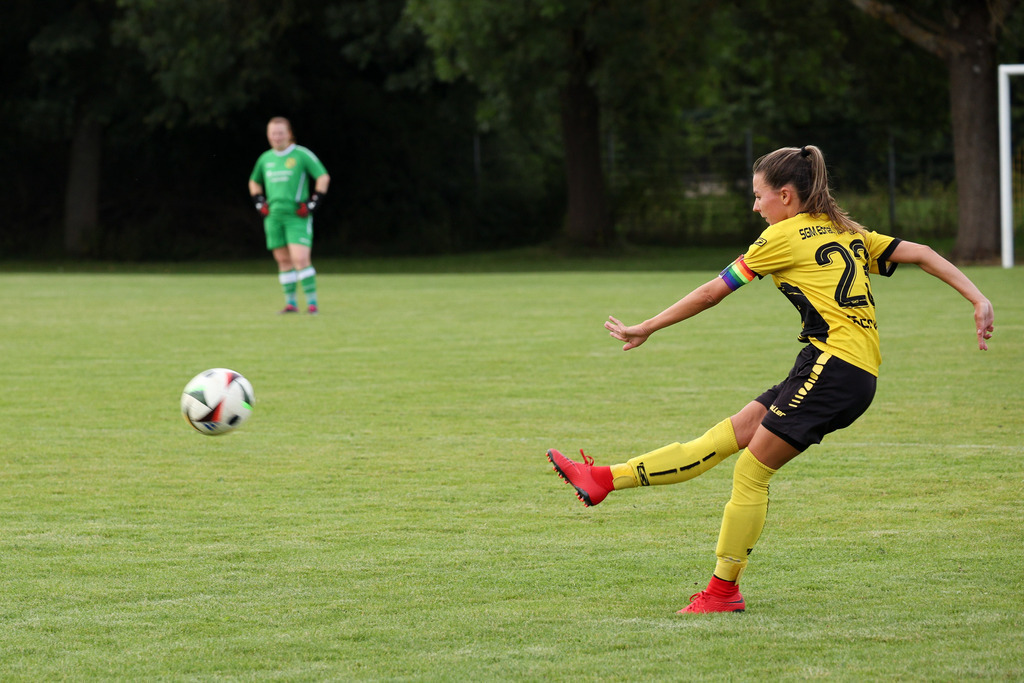 Fußball I FRAUEN I Saison 2025-2026 I Freundschaftsspiel I SGM Ebnat-Waldhausen - 1FC Heidenheim 1846 2 I_250823_3529 | Fotopresso – Sportfotografie in Heidenheim & Umgebung. Professionelle Sportfotografie für unvergessliche Momente. Dynamische Action-Shots, emotionale Szenen & hochwertige Bilder. - Realisiert mit Pictrs.com