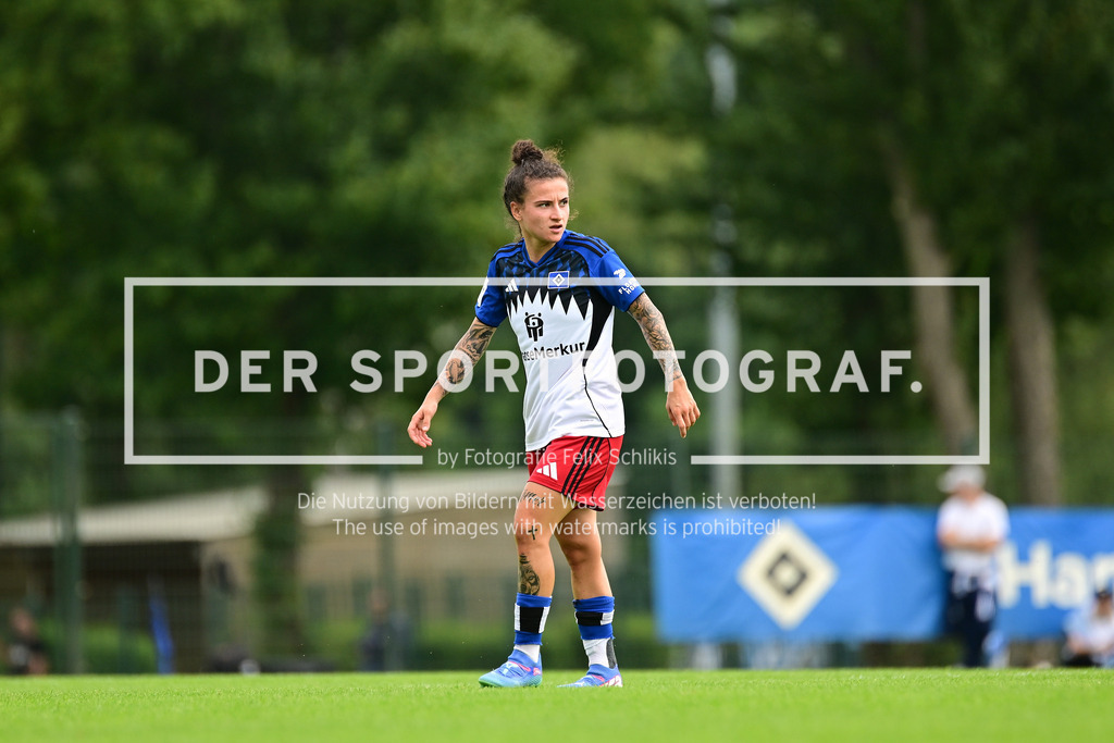 Fußball I Frauen I Saison 2025-2026 I Testspiel I Hamburger SV - Holstein Kiel I 57995 | Nahaufnahme, Einzelfoto, Freisteller, Portrait, Porträt, Einzelbild, Einzelfoto, Körper: Debora Vinci (2, Hamburger SV) - Realisiert mit Pictrs.com