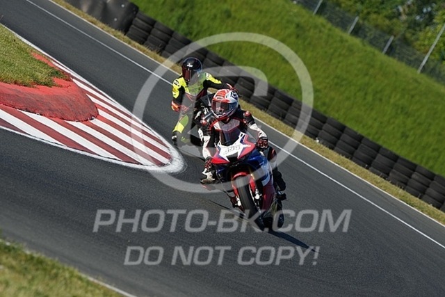 2025_05_12_PBK_16349 | Sportfotografie; SlowMotion; Video; Rennstrecke; Hafeneger; Speer; Racing; RSE; BMW; CBO; Trackday; Motorsportarena; Hockenheimring; Brno; Most; Barcelona; Valencia