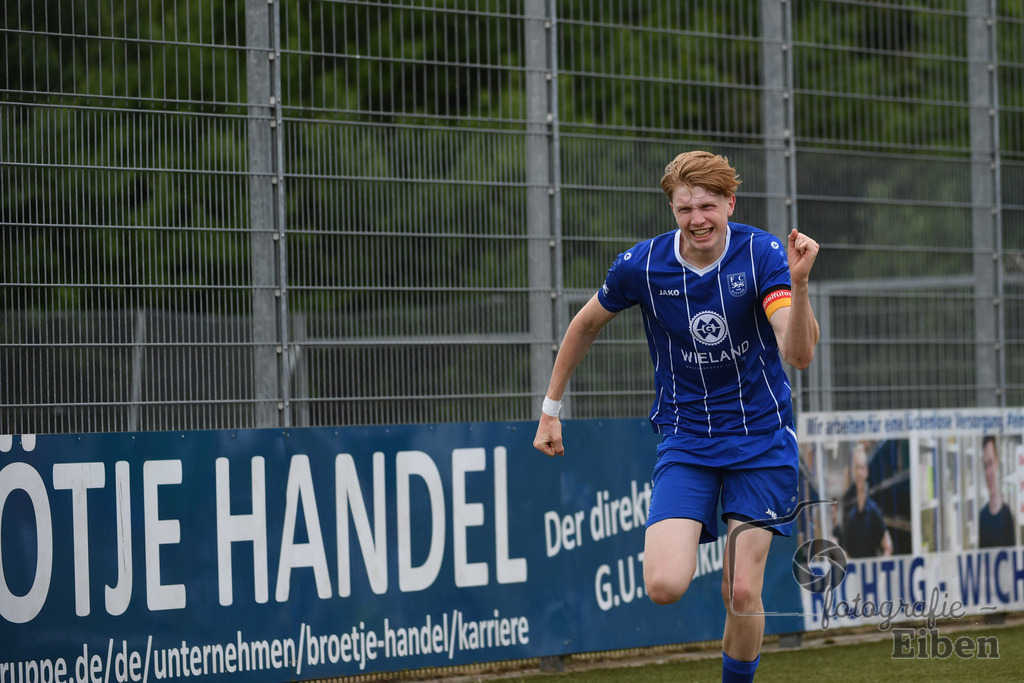 FC Rastede-JSG Esens/Dornum | B-Jugend Bezirksliga; FC Rastede (blau)-JSG Esens/Dornum (weiß) am 24.05.2025 in Rastede (Sportanlage Kötterswegs), Photo: Philip Eiben 2025 - Realisiert mit Pictrs.com