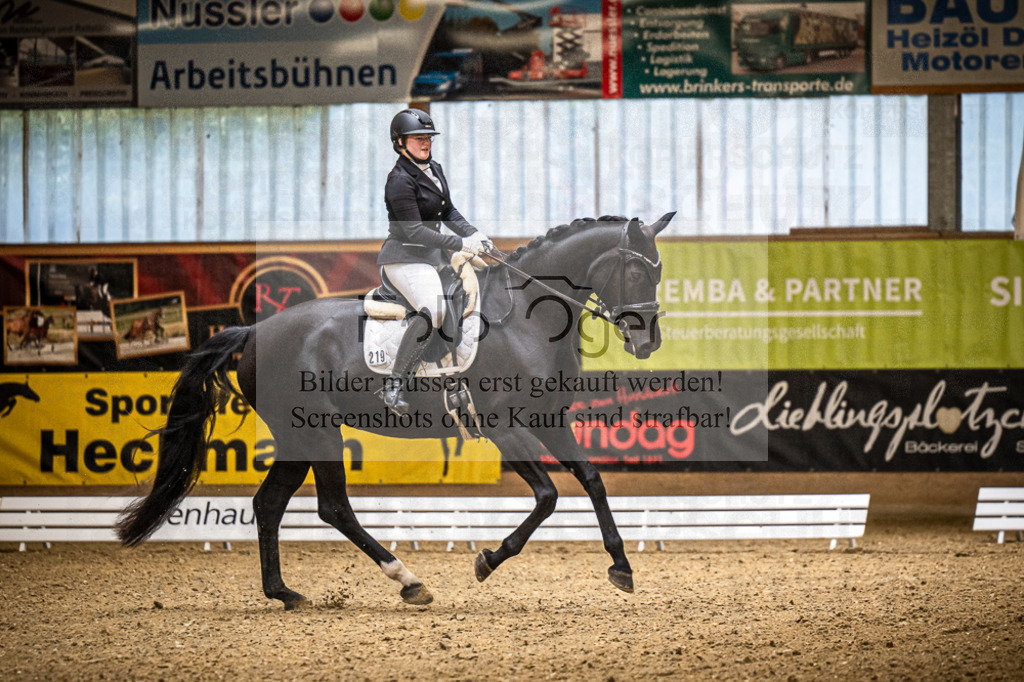 DOS_2405 | Entdecke hochwertige Reitturnierfotos von Foto Oger. Professionell, emotional und authentisch – jetzt Lieblingsmomente im Shop bestellen.Deutschlandweite Turnierfotografie. - Realisiert mit Pictrs.com