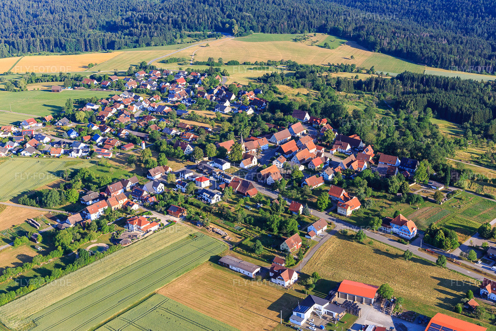 Luftbild: Dorfansicht aus Südosten im Ortsteil Brittheim in Rosenfeld im Bundesland Baden-Württemberg in Deutschland. Foto: IMG_148911.jpg vom 28.06.2025 durch Werner Riehm/FLY-FOTO.de