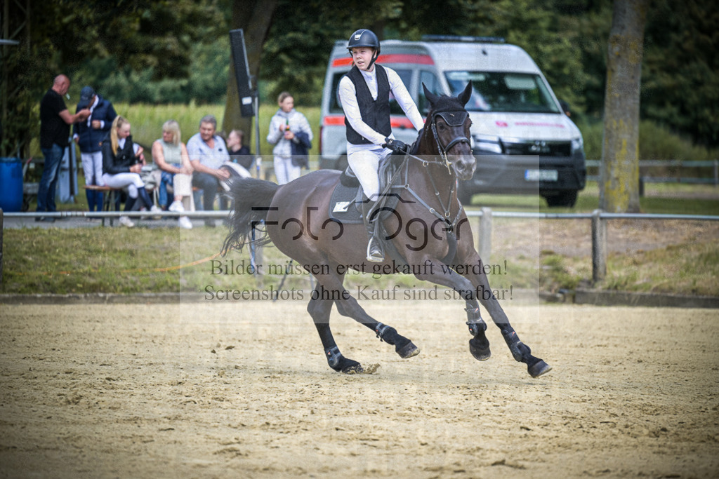 DOS_9698 | Entdecke hochwertige Reitturnierfotos von Foto Oger. Professionell, emotional und authentisch – jetzt Lieblingsmomente im Shop bestellen.Deutschlandweite Turnierfotografie. - Realisiert mit Pictrs.com