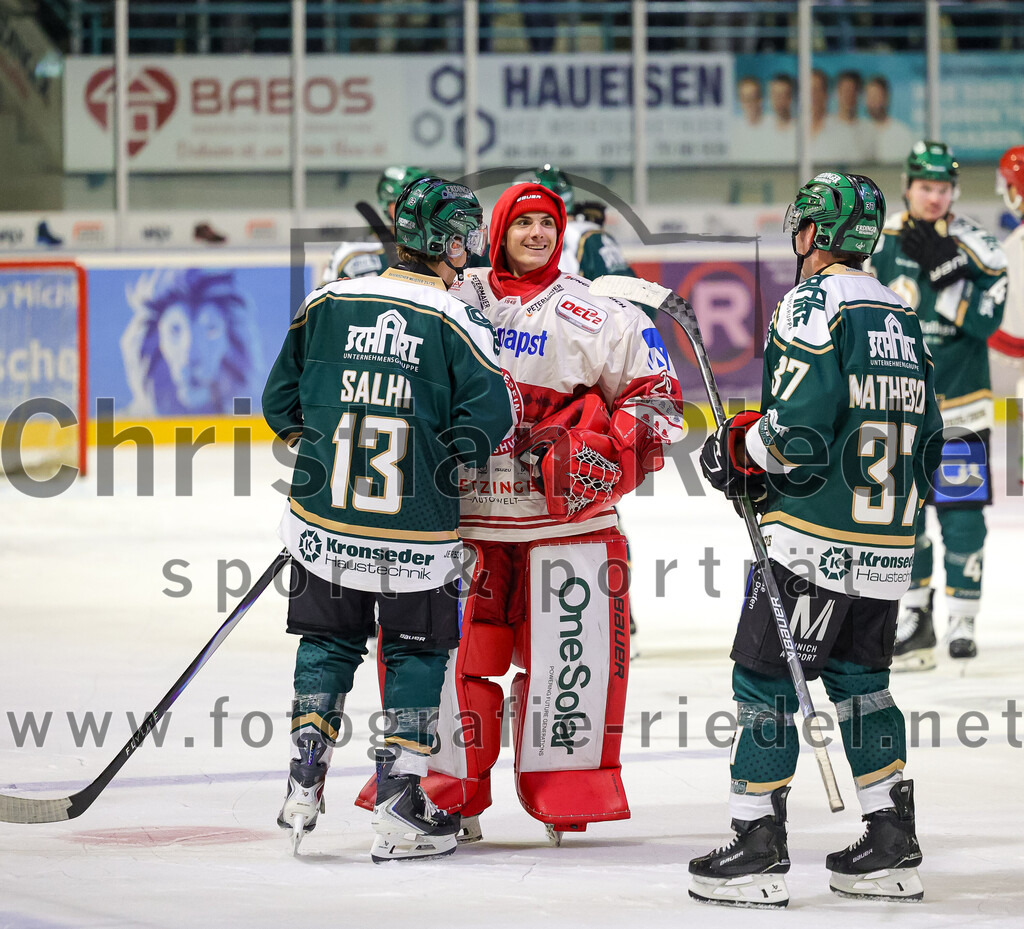 2025-09-12_189_TSV_Erding_gegen_EV_Landshut | Erding, Deutschland, 12.09.2025:Eishockey, Oberliga Süd 2025 / 2026, Testspiel, TSV Erding gegen EV Landshut, Endergebnis: 4:6Björn Salhi (Erding Gladiators, #13), Philipp Dietl (EV Landshut, #29), Mark Waldhausen (Erding Gladiators, #27)Foto: Christian Riedel / fotografie-riedel.net