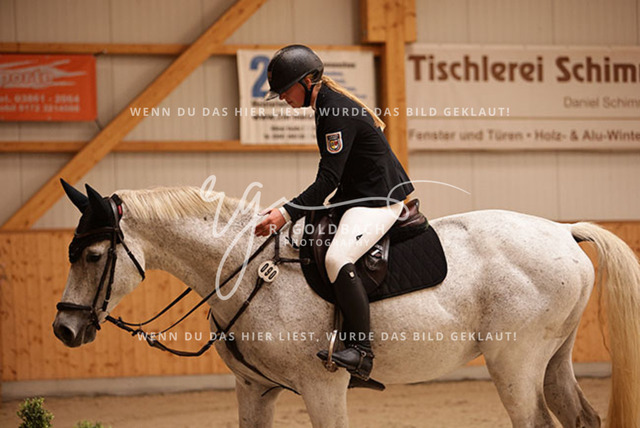 1J2A8613Alina Maack_ Catalano 22_ Kn090_ Glantz_ Hohen Wieschendorf | Foto- und Videografie für alles rund ums Pferd. Hochwertige Bilder und Videos vom Spring- und Dressurreiten, Voltigieren & mehr. Jetzt aktuelle Veranstaltungen und Preise im Shop ansehen. - Realisiert mit Pictrs.com