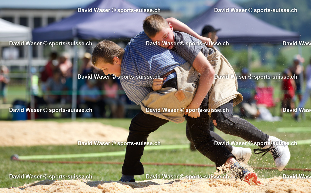 Auf der Maur Jonas (2010) - Moret Tristan (2009) _ La F_te R_gionale des Jeunes Lutteurs et des Actifs _ Riaz le 17.07.2022 (Photos Waser David_ EdelweissPoint) (4) | sports-suisse.ch