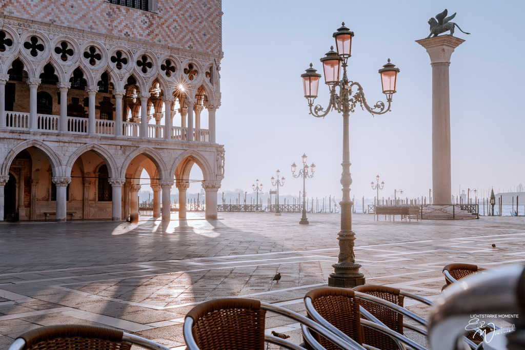 20220309-074639 ITALIEN-Venedig _020-1 Kopie | Herzlich willkommen auf meiner Seite! Ich bin Elke Wallnisch, Deine Fotografin für lichtstarke Momente. Der Name steht für alles, was mich mit der Fotografie verbindet: Das Licht und seine machtvolle Wirkung auf eine Situation oder unsere Stimmung - Realisiert mit Pictrs.com