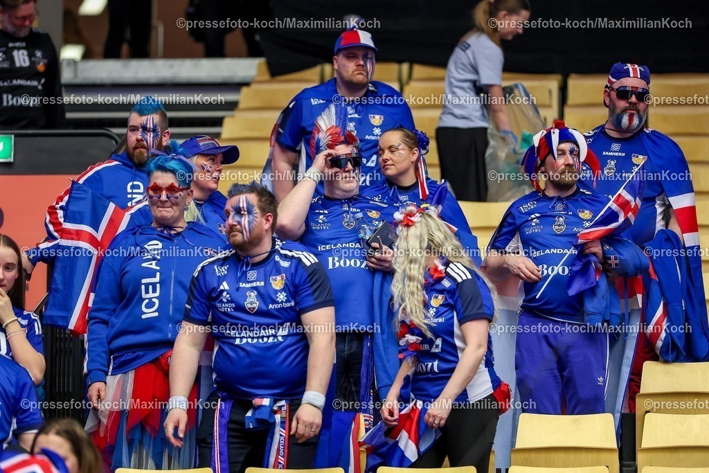 EHF30012603100 | 30.01.2026, Handball, Men's EHF EURO 2026, Dänemark - Island, Jyske Bank Boxen in Herning, Dänemark, Semi Finals: enttäuschte Isländische Handballfans nach der Niederlage auf der Tribüne