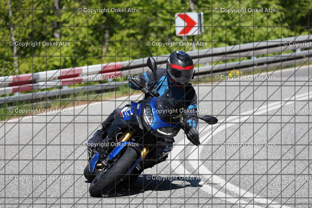 IMG_9722 | Fotograf am Kyffhäuser. Onkel Atze. Kyffhäuser Rennstrecke. Café36. Motorsportfotografie. - Realisiert mit Pictrs.com
