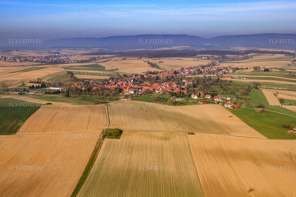 Vue aérienne: Vue de la ville depuis l'est à Hunspach dans le département Bas Rhin, France – .Photo: IMG_62700.jpg prise le 09/03/2014 par Werner Riehm/FLY-FOTO.eu – Résolution de l'original: 4752 x 3168 px
