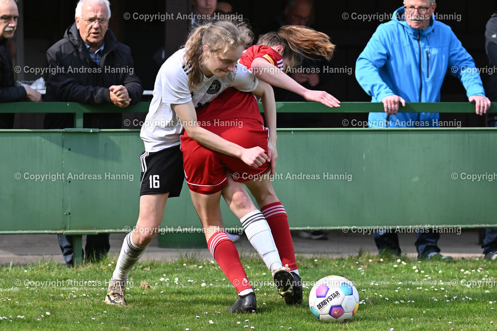 Fußball I Frauen I Saison 2024-25 I Oberliga I FC Jesteburg-Bendestorf - SpVg Aurich Frauen I 13.4.2025 | a-hannig - Realisiert mit Pictrs.com