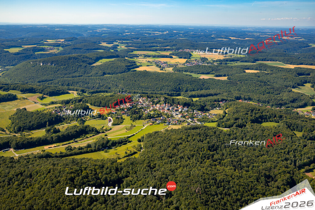 Das Luftbild zeigt : Wichsenstein Gößweinstein - Die Luftaufnahme wurde 2024 vom UL-Flugzeug aus erstellt ( keine Drohne ) - Hochauflösende Luftaufnahme - Für grossformatige Ausdrucke geeignet. Die Geschenkidee !Mit Lizenz und Bildrechte bestellbar