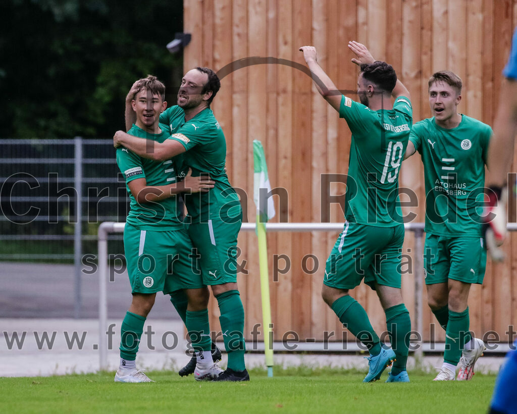 2023-08-26_098_TSV_Ebersberg_gegen_TSV_Oberpframmern | Ebersberg, Deutschland, 26.08.2023:
Fußball, Kreisliga 2023 / 2024, 2. Spieltag, TSV 1877 Ebersberg gegen TSV Oberpframmern, Endergebnis: 5:1

Jubel nach dem 1:0 durch Felix Hoppe (TSV 1877 Ebersberg, #17), Georg Münch (TSV 1877 Ebersberg, #9), Yannik Sabatier (TSV 1877 Ebersberg, #19)

Foto: Christian Riedel / fotografie-riedel.net