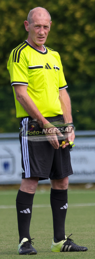 SC Enger - TuS Bruchmühlen | Auf dem Bild zu sehen: Schiedsrichter: Karsten RichterBünder SV, TuS Bruchmühlen II, Saison 26/27, Kreisliga A, Enger, Deutschland - Realisiert mit Pictrs.com