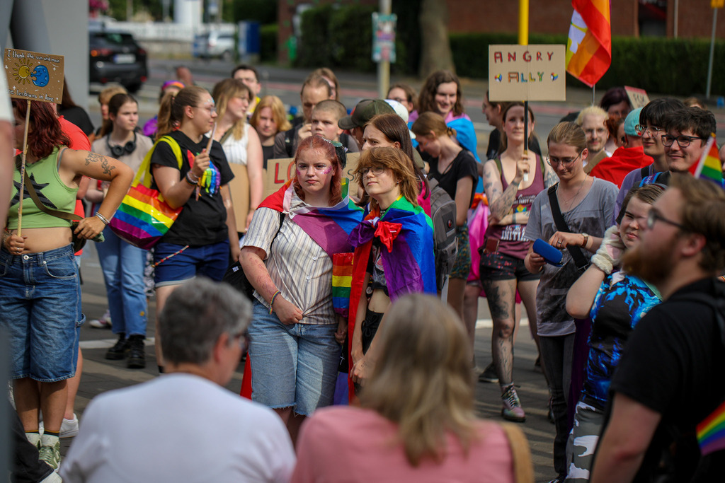 CSD_Moers_190725_100 | Bildergalerie von Sport-Ereignissen aber auch von weiteren spannenden Dingen - nicht nur vom Niederrhein. In Anlehnung an den bekannten Spruch von Hanns Dieter Hüsch heißt das Motto: "Niederrhein ist überall".  - Realisiert mit Pictrs.com