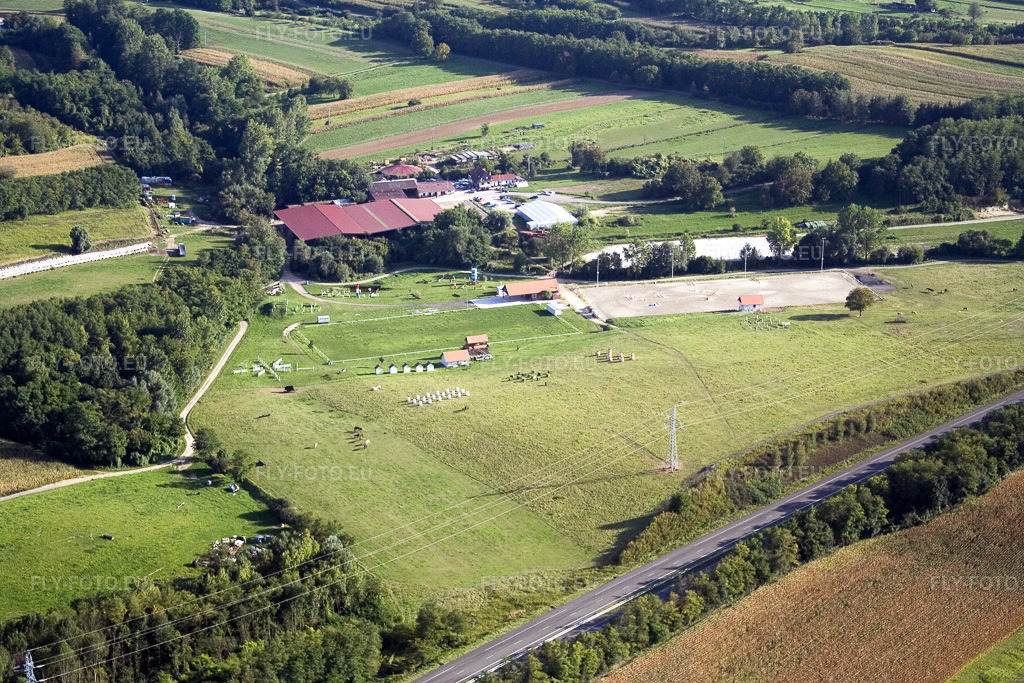 Vue aérienne: Haras de la Née à Mothern dans le département Bas Rhin, France – .Photo: IMG_8079.jpg prise le 15/09/2007 par Werner Riehm/FLY-FOTO.eu – Résolution de l'original: 3456 x 2304 px