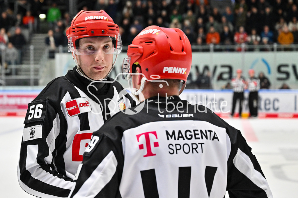 Augsburger Panther - Adler Mannheim | AUGSBURG, GERMANY - 28. DECEMBER: im Bild Linienrichter Yannik KOZIOL während dem Match zwischen den Augsburger Panthern und den Adler Mannehim am 33. Spieltag der Penny DEL im Curt Frenzel Stadion