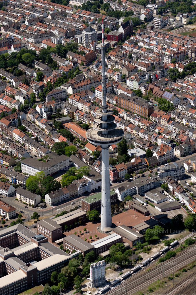 4029258 | BREMEN 01.06.2020 Fernmeldeturm - Fernsehturm im Stadtteil Walle im Norden von Bremen. // Television Tower in the Walle part in the North of Bremen in Germany. Foto: Gerhard Launer