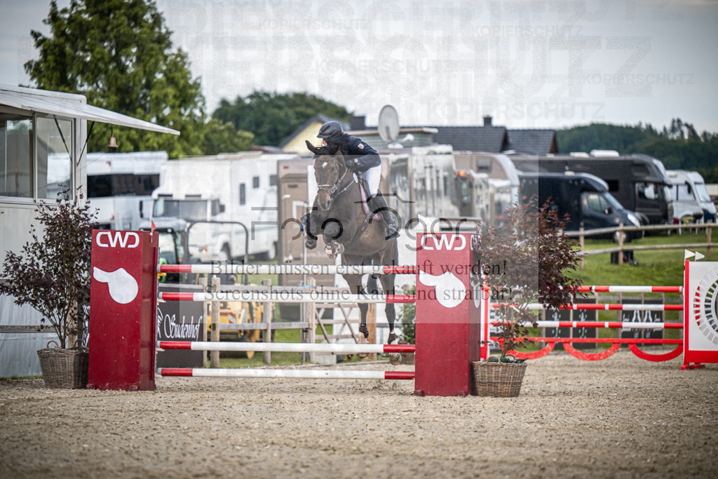 DOS_8044 | Entdecke hochwertige Reitturnierfotos von Foto Oger. Professionell, emotional und authentisch – jetzt Lieblingsmomente im Shop bestellen.Deutschlandweite Turnierfotografie. - Realisiert mit Pictrs.com