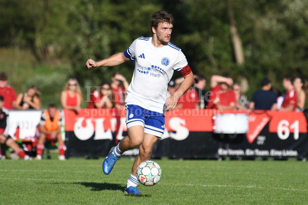 SV Auerbach : SV HabischriedSpVgg GW Deggendorf : TSV Karpfham | Dennis Edenhofer ( SV Habischried) - Realisiert mit Pictrs.com