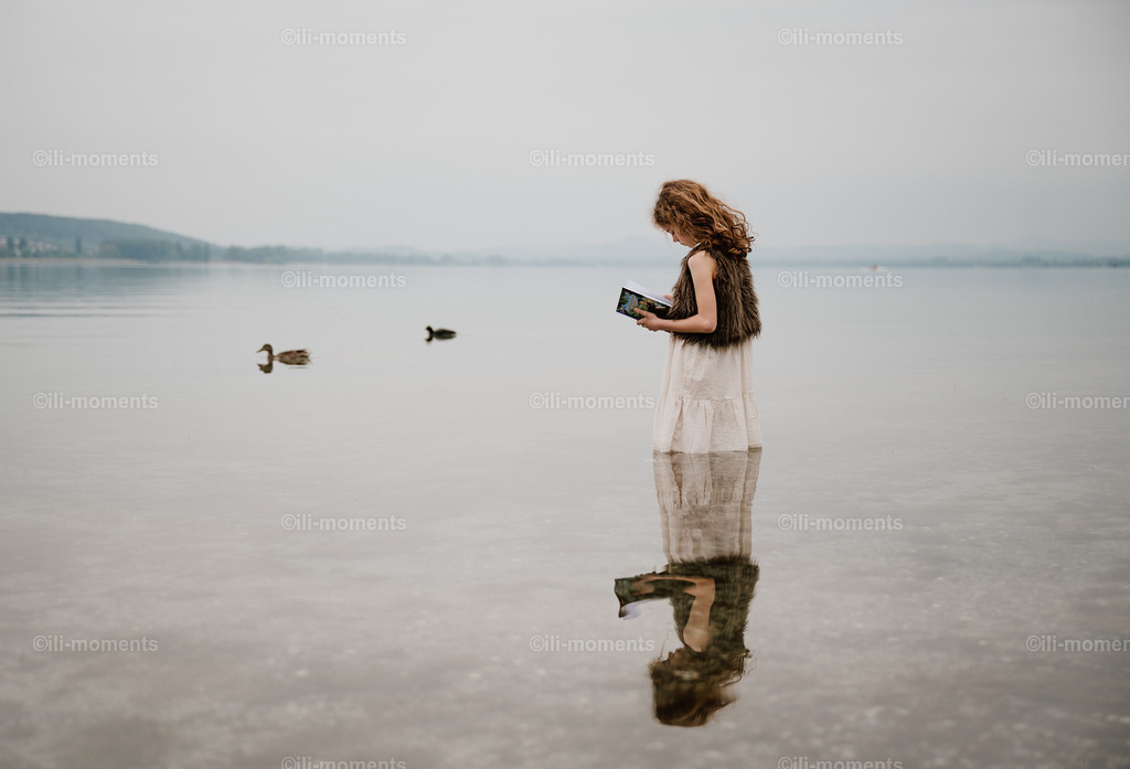 In andere Welten tauchen | „In andere Welten tauchen“ lädt ein zum Träumen und Entfliehen – ein atmosphärisches Foto voller Tiefe, Fantasie und Sehnsucht. Künstlerische Fotografie als Fine-Art-Print für alle, die das Besondere suchen. Jetzt im Onlineshop entdecken. - Realisiert mit Pictrs.com