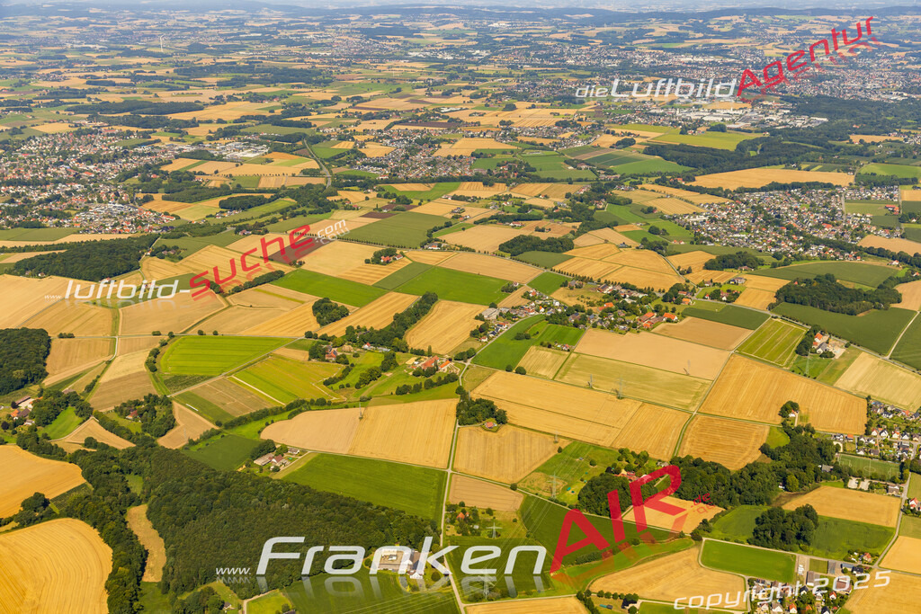 Luftbild Vs Google Maps  Herringhausen Dorf  Enger -Das Luftbild wurde 2025 vom UL-Flugzeug heraus erstellt ( keine Drohnenluftbilder ) - Hochauflösende Luftaufnahme -Nicht vergleichbar mit Google Maps oder Satelittenbilder- Die Geschenkidee !Mit Lizenz und Bildrechte bestellbar