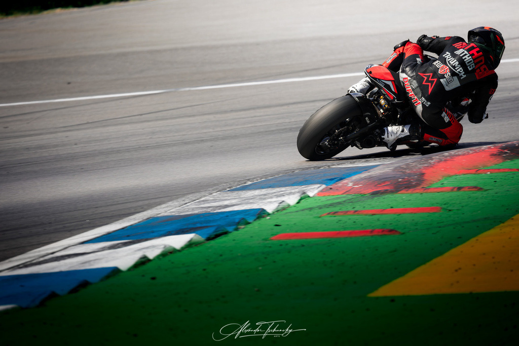 Ducati Trackday Hockenheimring 2026 | Entdecken Sie die faszinierende Welt von Alexander Tschuncky Arts: Kreative Fotografie, atemberaubende Automobilkunst und hochwertiger Bilderdruck. Lassen Sie sich inspirieren! - Realisiert mit Pictrs.com