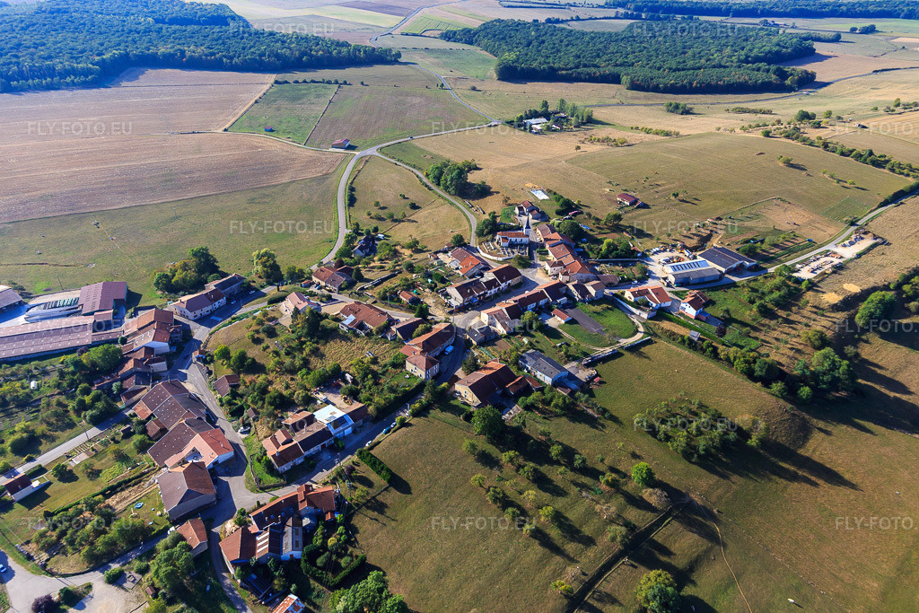 Vue aérienne: Vue de la ville depuis le nord-ouest à Saint-Paul dans le département Vosges, France – .Photo: IMG_118521.jpg prise le 16/09/2019 par Werner Riehm/FLY-FOTO.eu – Résolution de l'original: 5472 x 3648 px