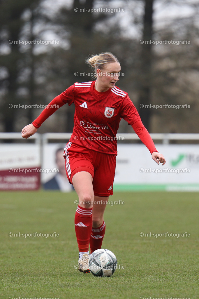 Fußball I Frauen I Saison 2025/2026 I Oberliga Schleswig-Holstein I 14. Spieltag I SV Frisia 03 Risum-Lindholm - SV Wahlstedt | Michelle Philipkowski (27, SV Wahlstedt) - Realisiert mit Pictrs.com