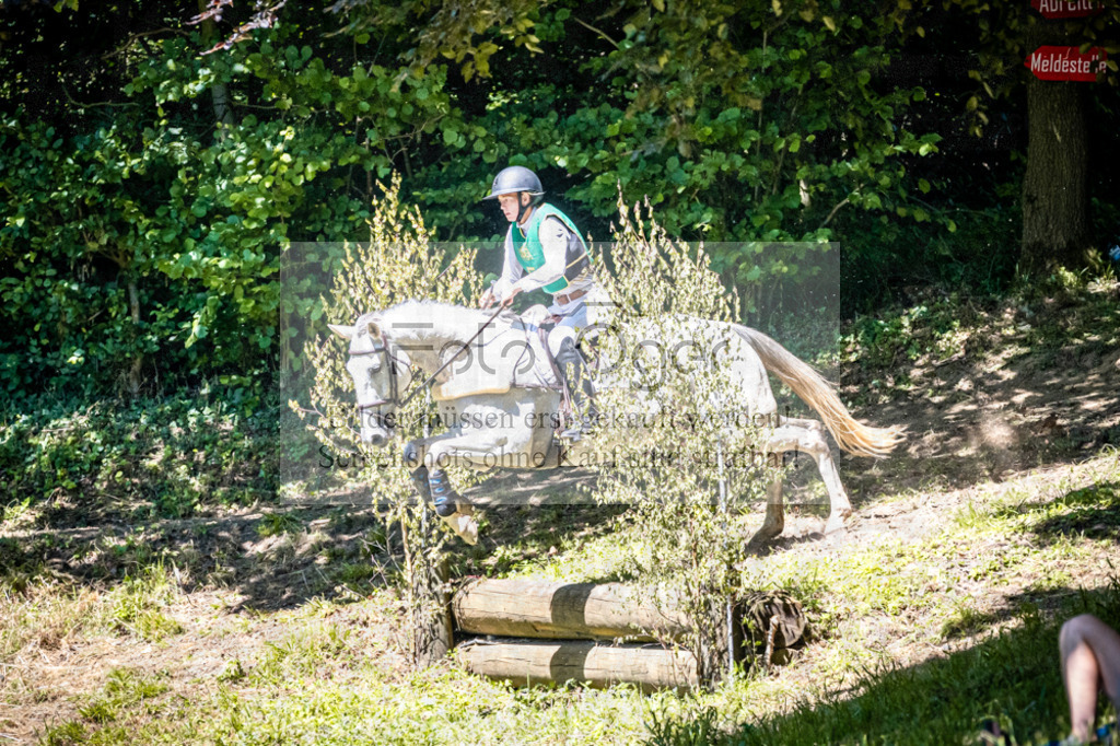 Vielseitigkeitsturnier Melle Oldendorf | Entdecke hochwertige Reitturnierfotos von Foto Oger. Professionell, emotional und authentisch – jetzt Lieblingsmomente im Shop bestellen.Deutschlandweite Turnierfotografie. - Realisiert mit Pictrs.com