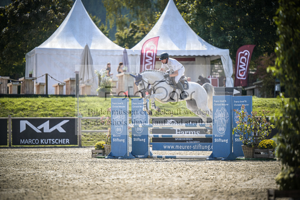 DOS_7910 | Entdecke hochwertige Reitturnierfotos von Foto Oger. Professionell, emotional und authentisch – jetzt Lieblingsmomente im Shop bestellen.Deutschlandweite Turnierfotografie. - Realisiert mit Pictrs.com