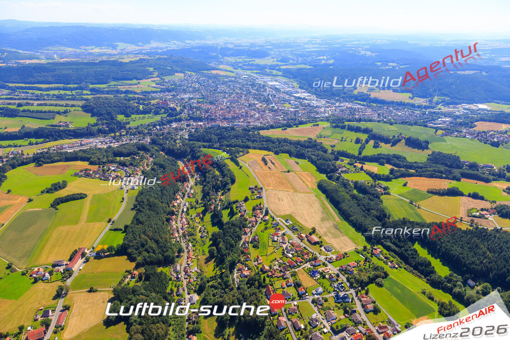 Die Luftaufnahme der Stadt Kronach wurde vom UL-Flugzeug heraus erstellt ( keine Drohne )- hohe Auflösung für beste Qualität