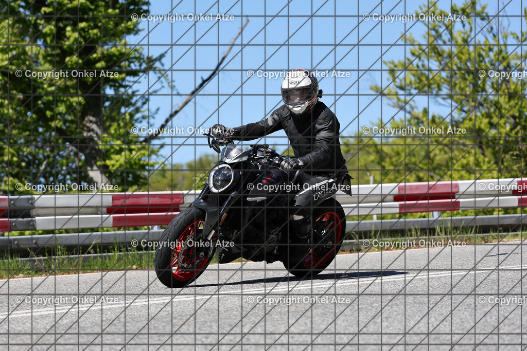 IMG_9913 | Fotograf am Kyffhäuser. Onkel Atze. Kyffhäuser Rennstrecke. Café36. Motorsportfotografie. - Realisiert mit Pictrs.com