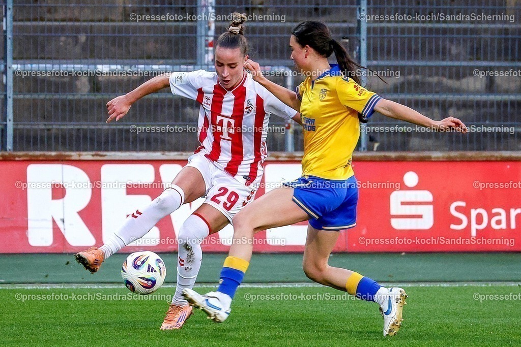 xSSCHx14122501020  | 14.12.2025, xsscx, Frauen Fussball, 1. FC Koeln - FC Carl Zeiss Jena, 1. Fussball Bundesliga, 13. Spieltag, Franz-Kremer-Stadion, Saison 2025 2026: Vanessa Leimenstoll (1. FC Koeln #29) im Zweikampf gegen Suya Haering (FC Carl Zeiss Jena #5) DFB regulations prohibit any use of photographs as image sequences and or quasi-video. Photo:xSandraxScherningxPressefotoKochx