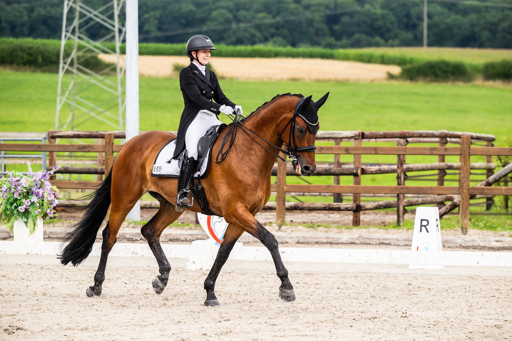 Luxembourg Dressage Championship 2025 - Senior League B | Luxembourg Dressage Championship 2025 - Mara Schleich on Didgeridoo - Realisiert mit Pictrs.com