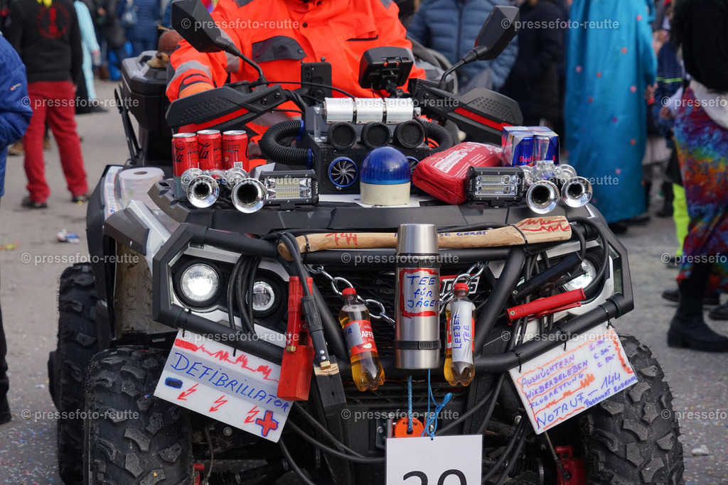 news-2023-Feb11-Fasching-Weissenbach-DSC02126 | Info aus dem Bezirk Reutte/Ausserfern Tirol sowie eine umfangreiche Bilddatenbank über die gesamte Region: Lechtal, Talkessel Reutte, Tannheimertal, Zwischentoren. Lech, Plansee, Zugspitze, Grenztunnel, B179, Fernpassstraße, Verkehr, Lawinen, Tradition, - Realisiert mit Pictrs.com