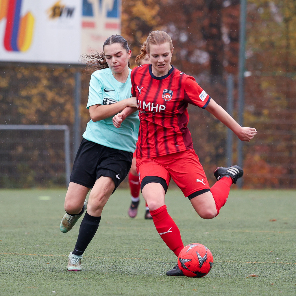 FCHWAS_251102_4054 | 1.FC Heidenheim 1846 II vs. SGM DJK-SV Wasseralfingen/Neuler, Fußball, Frauen, Bezirksliga, 2025/2026, 8. Spieltag, 02.11.2025 in Mergelstetten (Foto: Michael Bulling) - Realisiert mit Pictrs.com