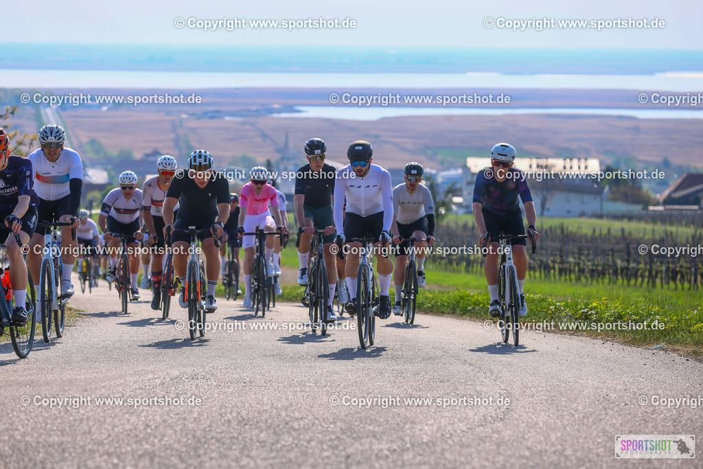 TRA_0115 | Neusiedlersee Radmarathon 2026@sportshot_your_pictrs #yourpictures#roadtowm2029 #nrm #neusiedlerseeradmarathon #neusiedlersee #neusiedlerseetourismus #burgenland #mörbisch #nrm26 #burgenlandtourismus #voglundco #poweredbyburgenlandtourismus #radsport #rad #marathon #ucigranfondo #visitburgenland #ucigranfondoworldseries