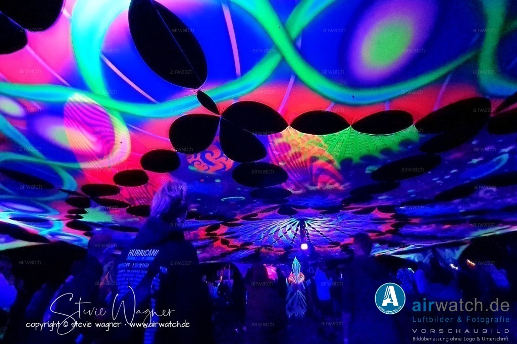 Bachblyten® Festival 2023 | Entdecken Sie atemberaubende Luftbilder und Fotografien auf airwatch.de - Tauchen Sie ein in eine Welt voller faszinierender Aufnahmen aus der Vogelperspektive.