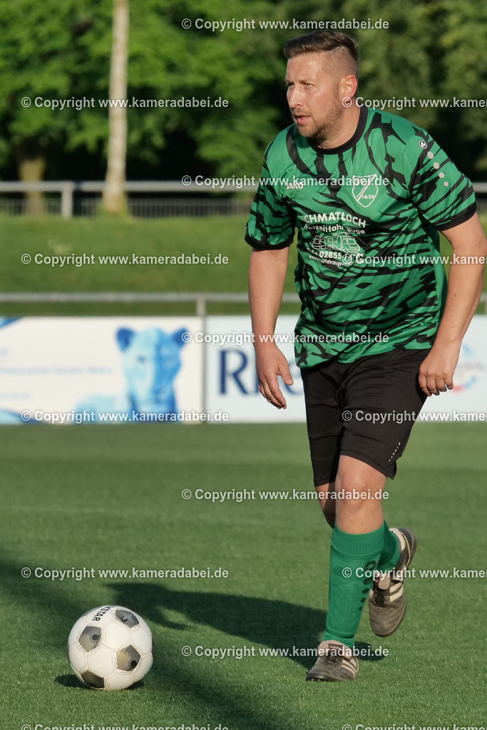 Fußball Kreispokal 25/26 Ü 32 : Spiel um Platz 3 : SV 08/29 Friedrichsfeld - SV Ringenberg AH  2 : 1 | Fußball Kreispokal 25/26 Ü 32 : Spiel um Platz 3 : SV 08/29 Friedrichsfeld - SV Ringenberg AH  2 : 1Spielort : Voerde Friedrichsfeld - Realisiert mit Pictrs.com