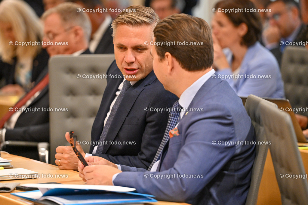 Landhaus Linz_ Promenade_ Landtagssitzung_ 19.09.2024-33 | 19.09.2024, Landhaus Linz AUT, Promenade, Landtagssitzung, im Bild LR Wolfgang Hattmannsdorfer (VP), LH-Stv. Manfred Haimbuchner (FP)