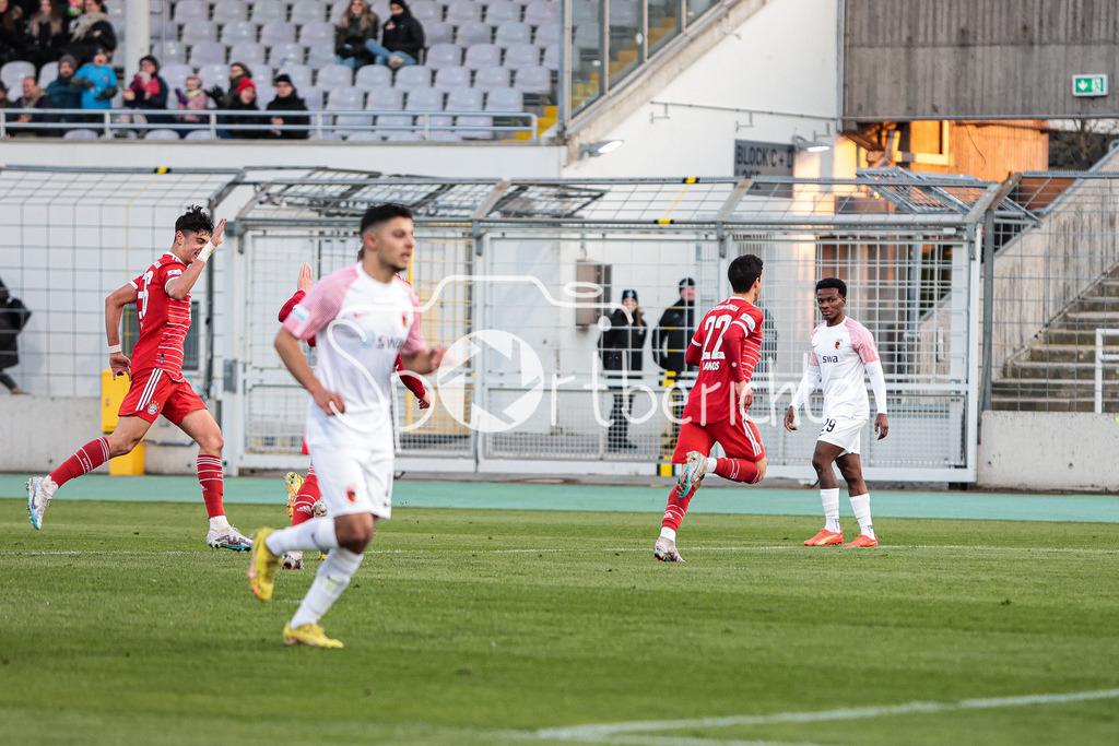 FC Bayern Amateure - FC Augsburg II | Grant Leon RANONS (FCB #22) dreht nach seinem zweiten Tor zum 2-1 jubelnd ab / Jubel / Freude / Tor /