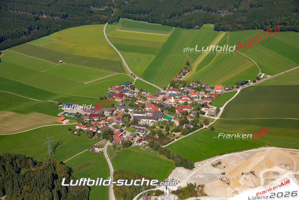 Aktuelles Luftbild von Buch Kirchseeon Kauf mit Lizenz / Bildrechten möglich- Die Luftaufnahme wurde 2021 mittels UL-Flugzeug erstellt ( keine Drohne ) - hochauflösende Kamera-Systeme von  Canon -Beste Qualität - Für grossformatige Ausdrucke geeignet. Die Geschenkidee !