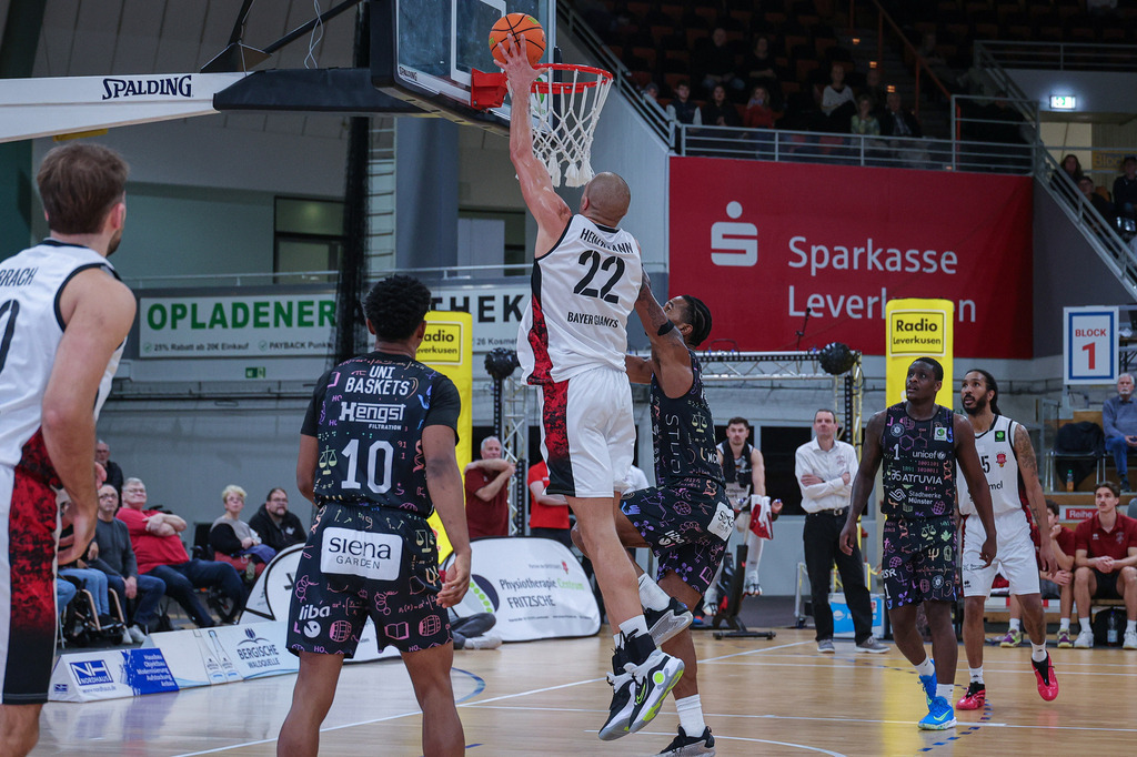Pro A BAYER GIANTS vs Uni Baskets Münster-87 | Fotos von Basketballspielen aus dem Raum NRW fotografiert von Gero Mueller-Laschet und Daniel Schaefer - Realisiert mit Pictrs.com