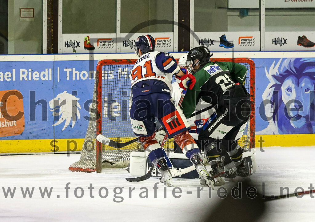 2023-03-07_059_TSV_Erding_gegen_ESC_Kempten | Erding, Deutschland, 07.03.2023:
Eishockey, Bayernliga Playoffs 2022 / 2023, Viertelfinale, TSV Erding gegen ESC Kempten, Endergebnis: 9:3

Mauro Seider (ESC Kempten, #91), Erik Modlmayr (Erding Gladiators, #21), Torwart David Blaschta (ESC Kempten, #1)

Foto: Christian Riedel / fotografie-riedel.net