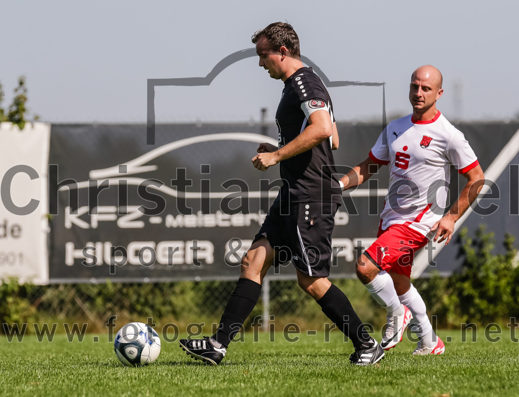 2023-09-17_084_SG_Anzing-Parsdorf_II_gegen_TSV_Zorneding_II | Anzing, Deutschland, 17.09.2023:
Fußball, A-Klasse 2023 / 2024, 5. Spieltag, Endergebnis: 1:1

Stefan Spyra ((SG) Anzing-Parsdorf, #10), Thomas Holzmann (TSV Zorneding, #7)

Foto: Christian Riedel / fotografie-riedel.net