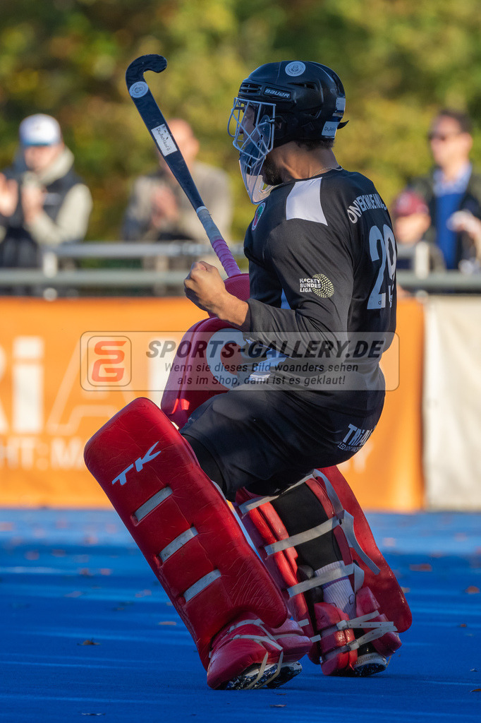 HK_20241103_108594 | 1. Bundesliga Herren Crefelder HTC - Hamburger Polo Club am 3.11.2024 CHTC Krefeld, Krefeld , Joshua Onyekwue Nnaji Torwart ( Crefelder HTC #29 )