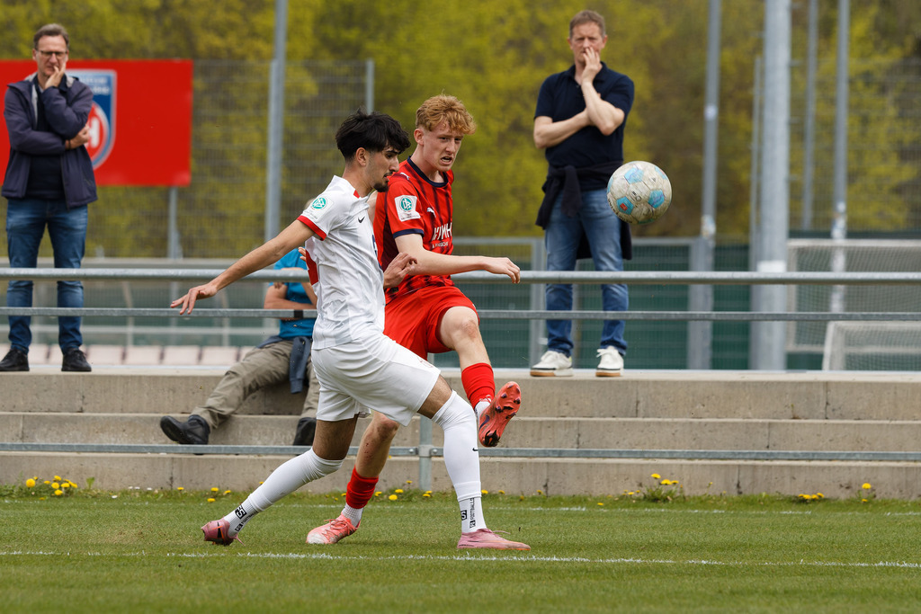 FCHOFK_260418_6-23 | 1.FC Heidenheim 1846 vs. Offenbacher Kickers, Fußball, U17, B-Junioren, NWL, U17-DFB-Nachwusliga, 2025/2026, 10. Spieltag, 18.04.2026 in Heidenheim, Walter-Birkhold-Jugendstadion (Foto: Michael Bulling) - Realisiert mit Pictrs.com