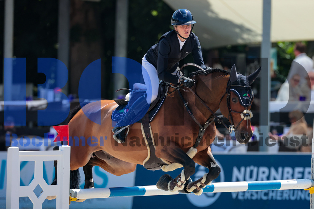 Longines Balve Optimum - Springen Samstag {date} -  | {headline}(Foto: Sebastian Sendlak / BOND) - Realisiert mit Pictrs.com