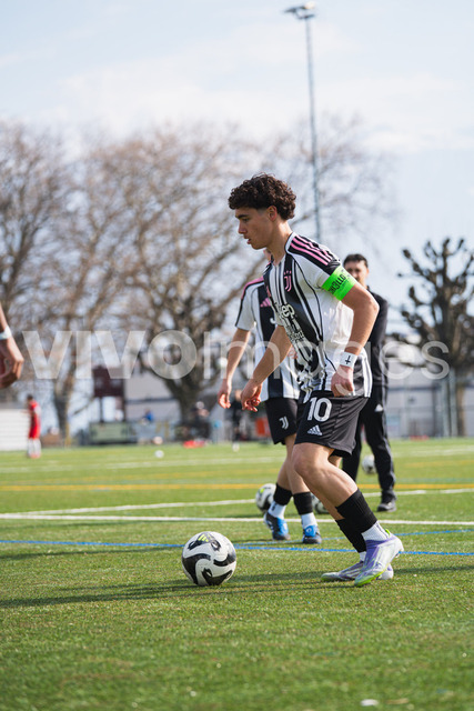 juv_lut_fmachado-0097 | Images from the Juniors B match between Juventus Academy and FC Lutry, played on 18 March 2026 in Lutry, Switzerland, featuring players, coaching staff and match action throughout the game.
